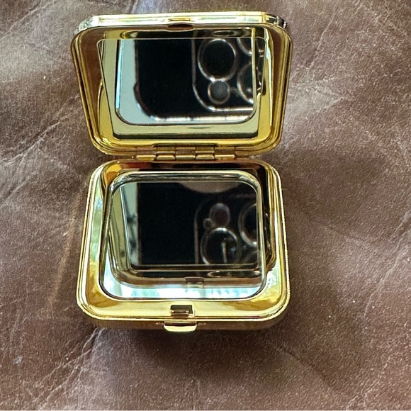 Mirror - Picture 2 of 6